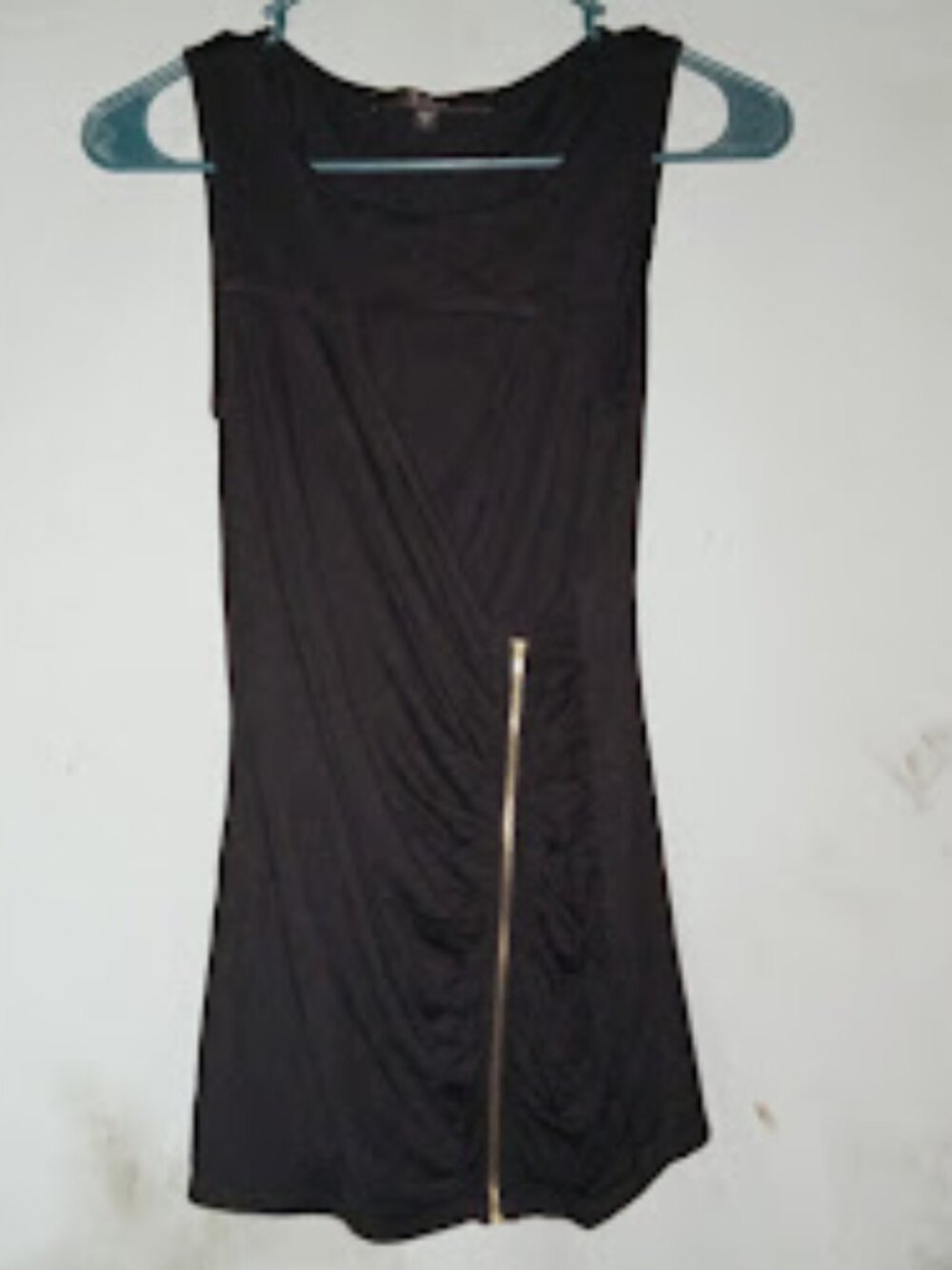 black sleeveless top with exposed front zipper detail and ruching by Guess Jeans
